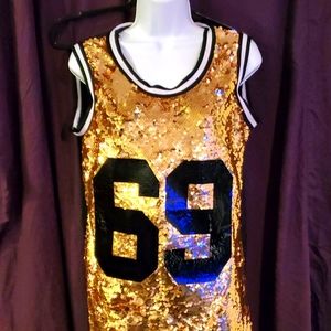 69 gold-sequined jersey, mesh back, medium